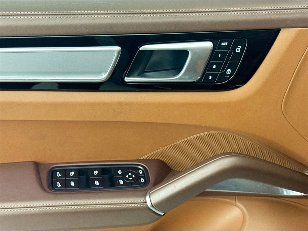Used 2022 Porsche Cayenne Turbo image 16