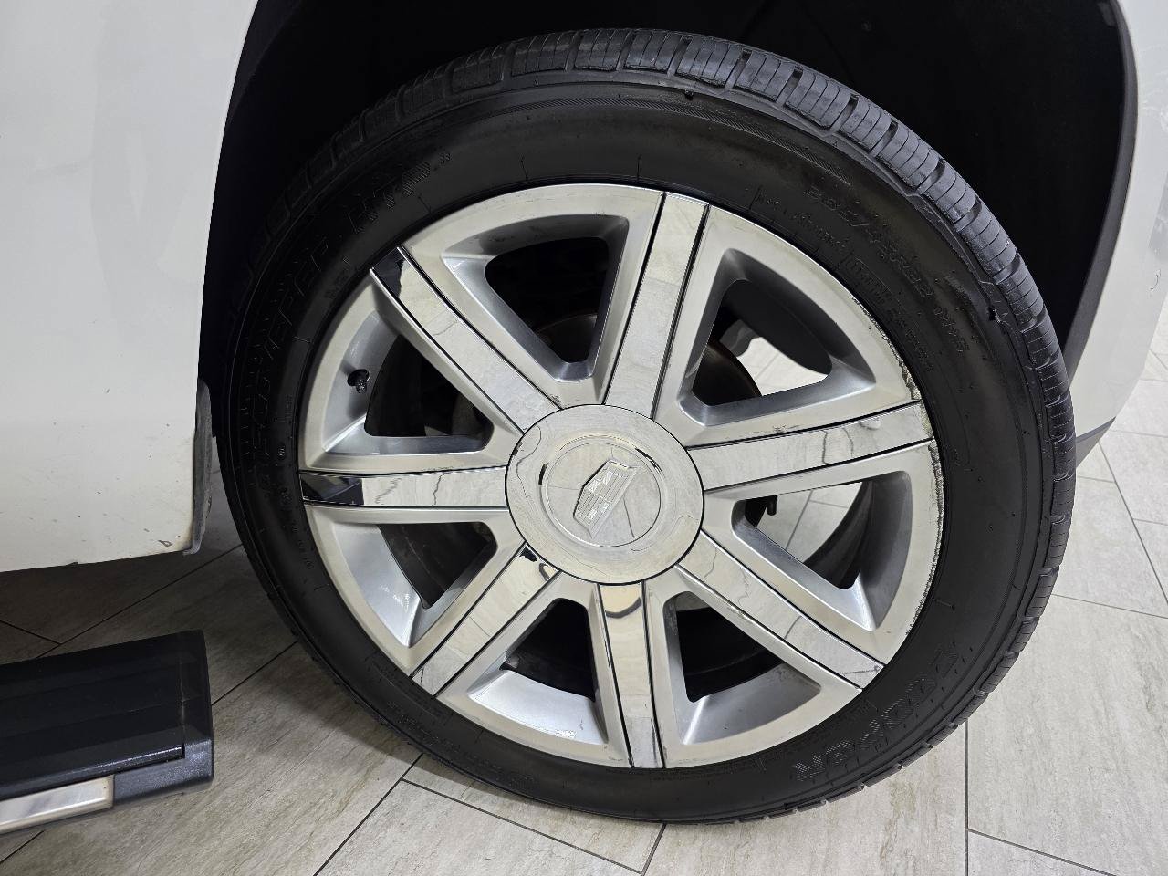 Used 2017 Cadillac Escalade Premium Luxury AWD/4WD image 44