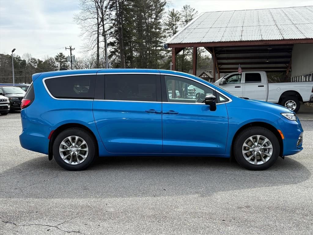 New 2026 Chrysler Pacifica Limited w/ Uconnect Theater Family Group image 3