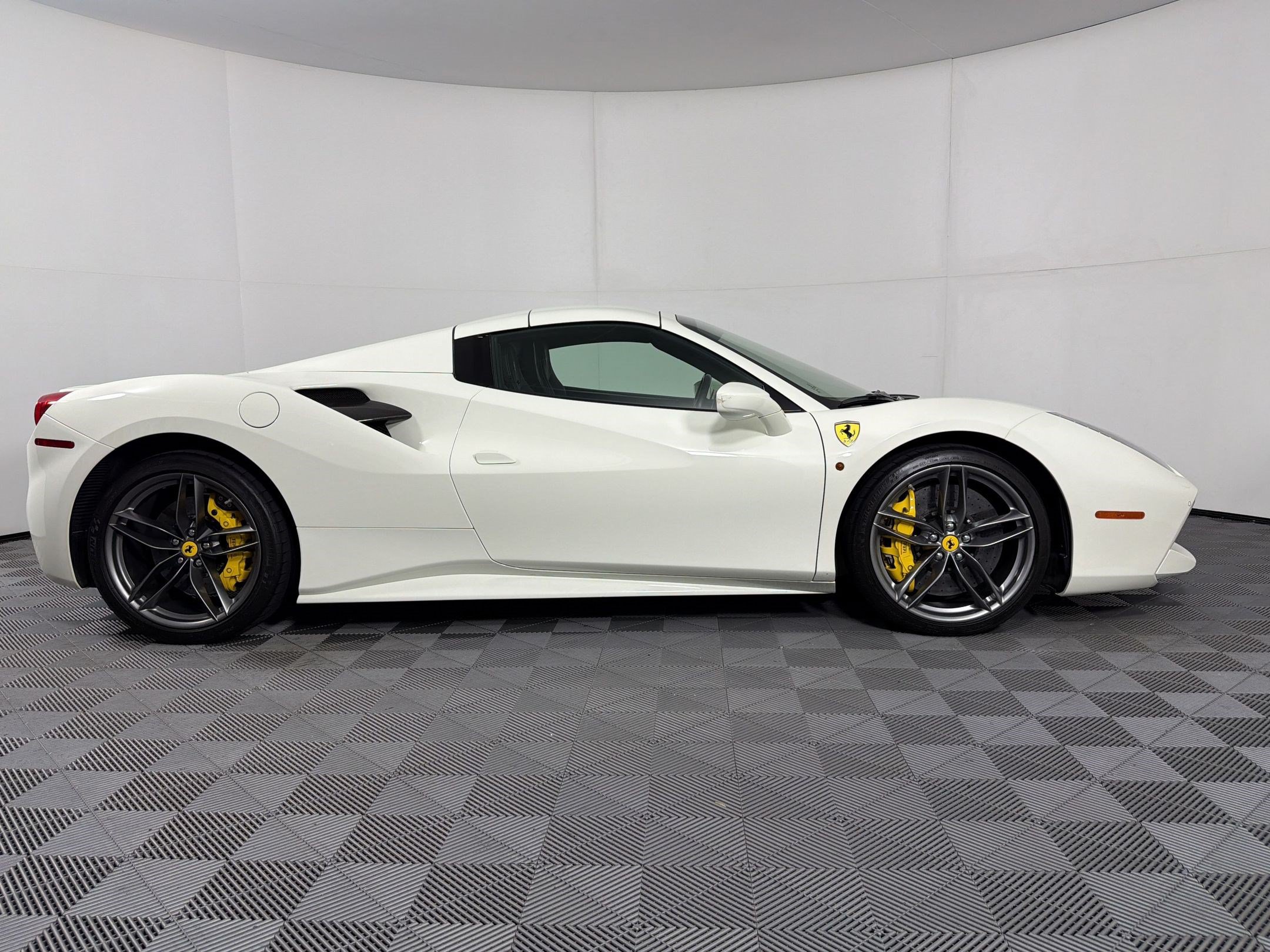 Used 2017 Ferrari 488 Spider RWD image 8