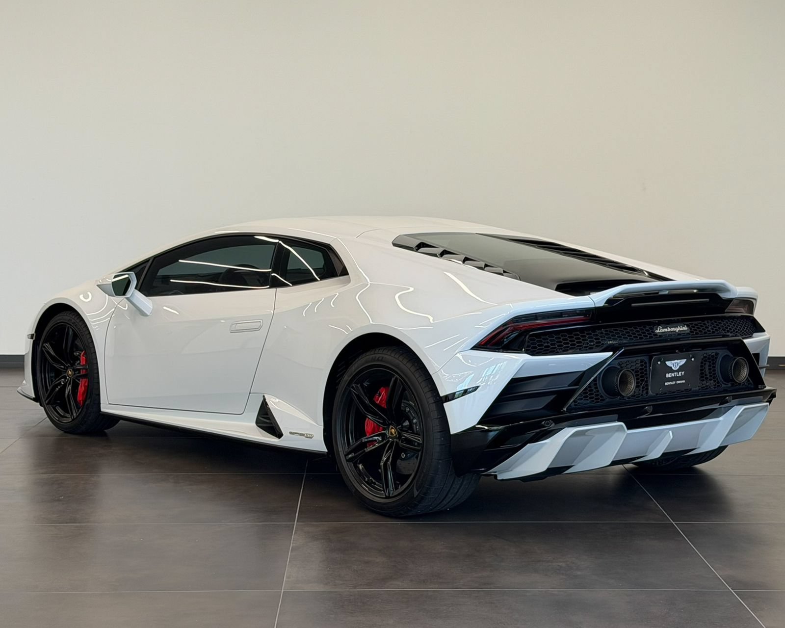 Used 2022 Lamborghini Huracan EVO RWD image 7