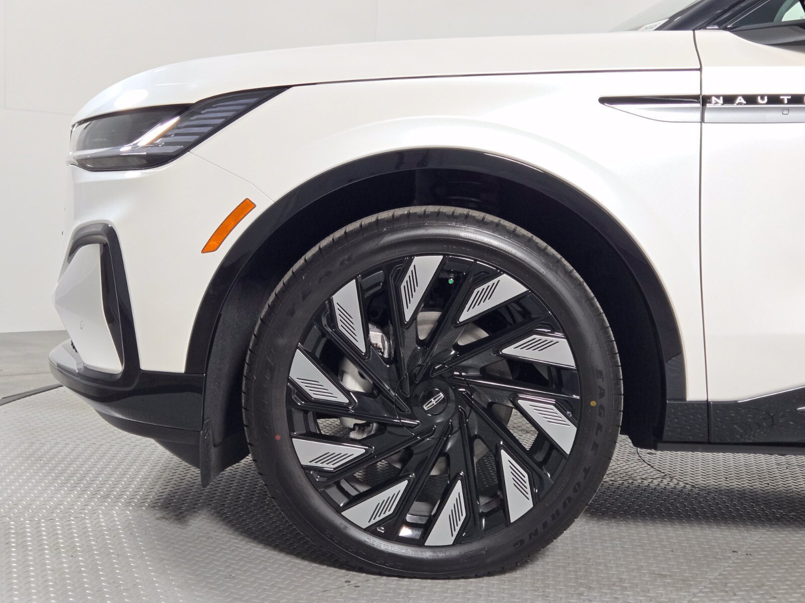 New 2026 Lincoln Nautilus Reserve AWD/4WD image 11