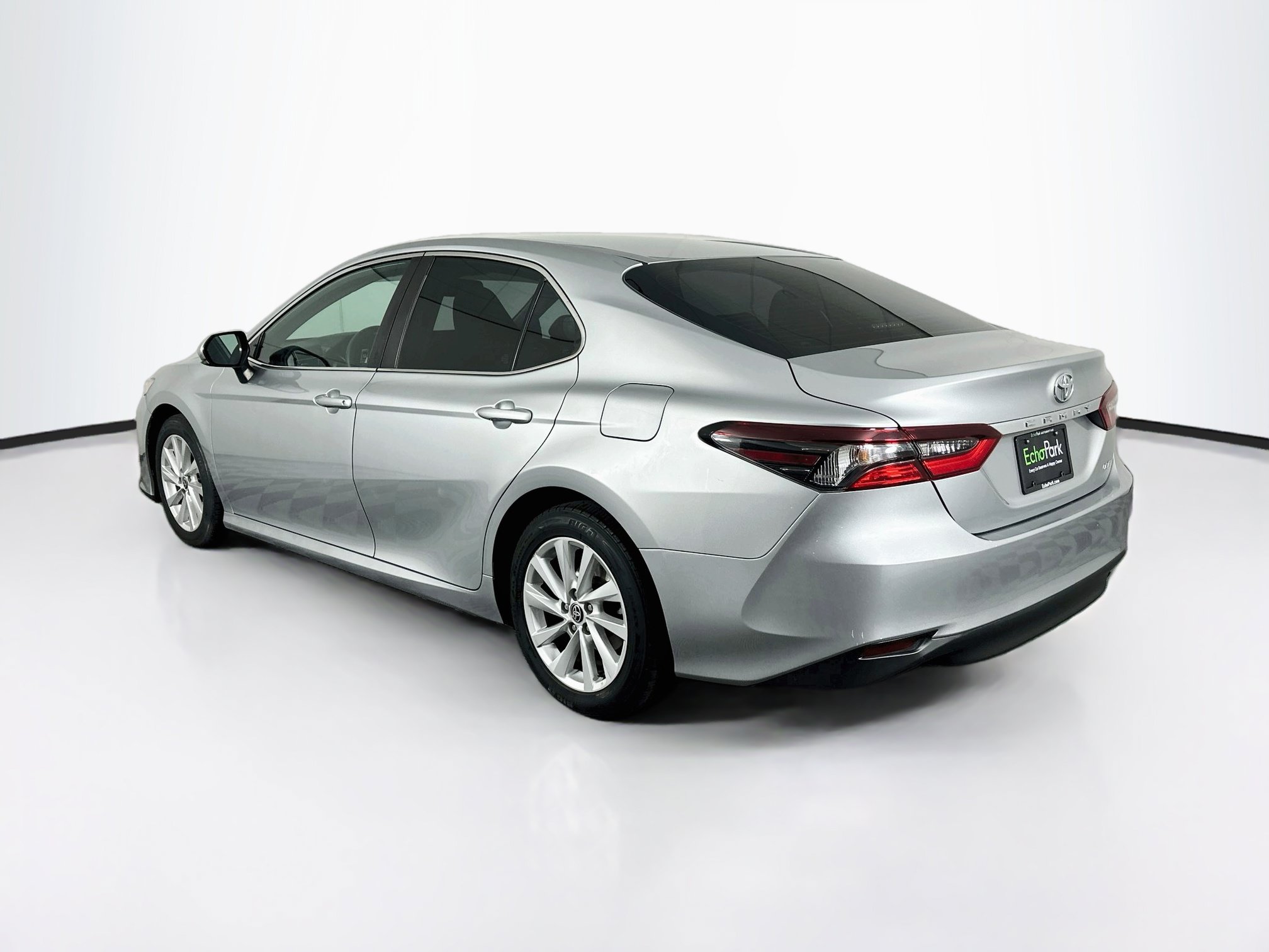 Used 2022 Toyota Camry LE FWD image 5