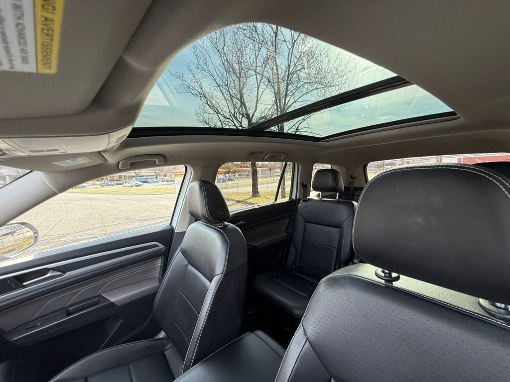 Used 2022 Volkswagen Atlas SEL R-Line image 25