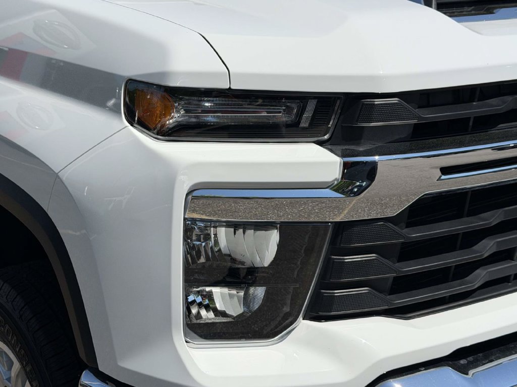 Used 2025 Chevrolet Silverado 2500 LT w/ Convenience Package AWD/4WD image 7