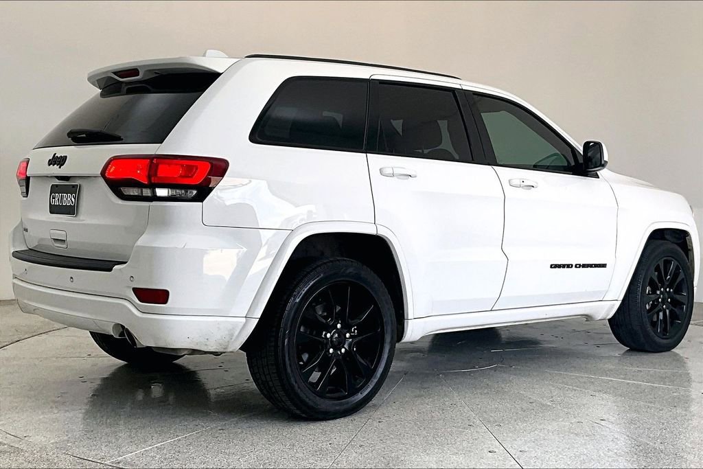 Used 2019 Jeep Grand Cherokee Altitude image 2