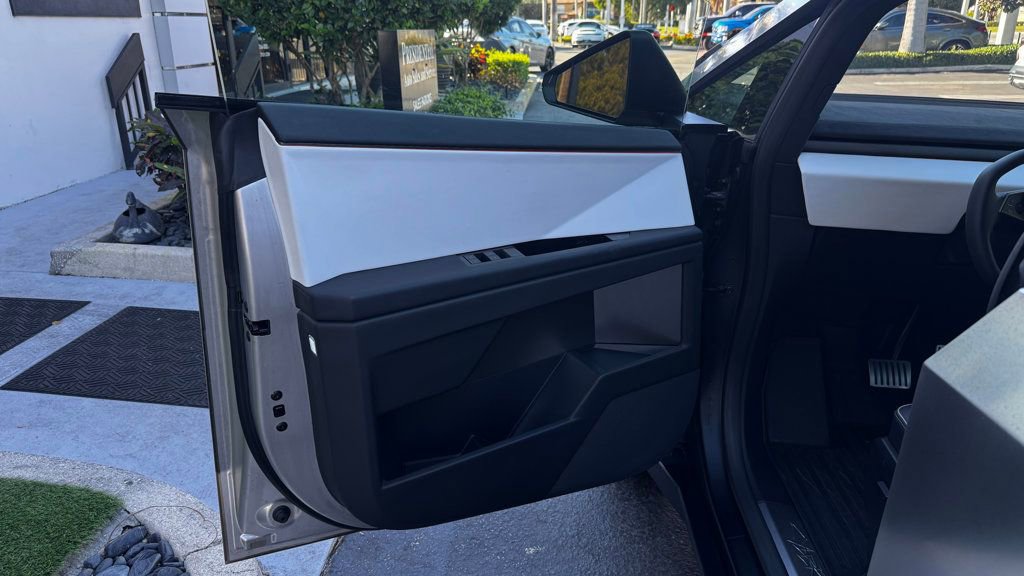 Used 2024 Tesla Cybertruck Cyberbeast image 10
