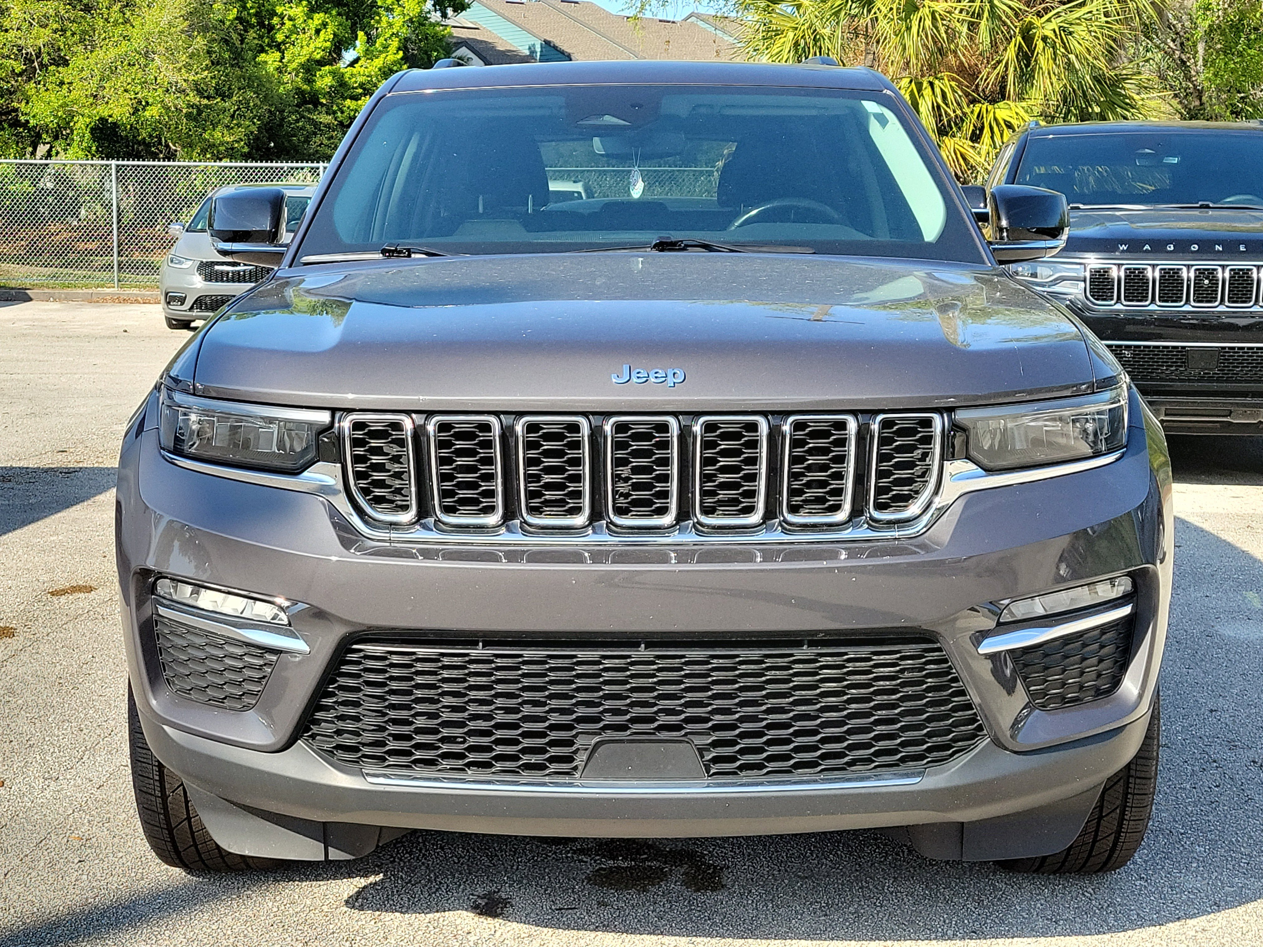 Used 2022 Jeep Grand Cherokee Limited 4xe image 2