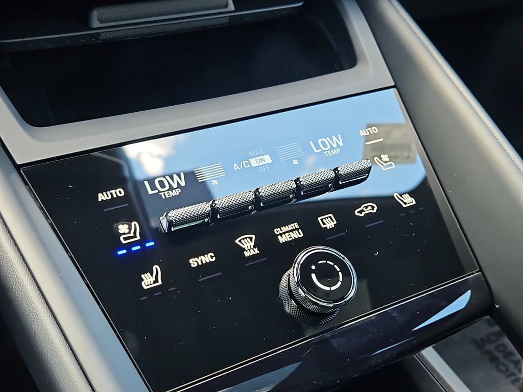 Certified 2025 Porsche Macan 4 Electric AWD/4WD image 20