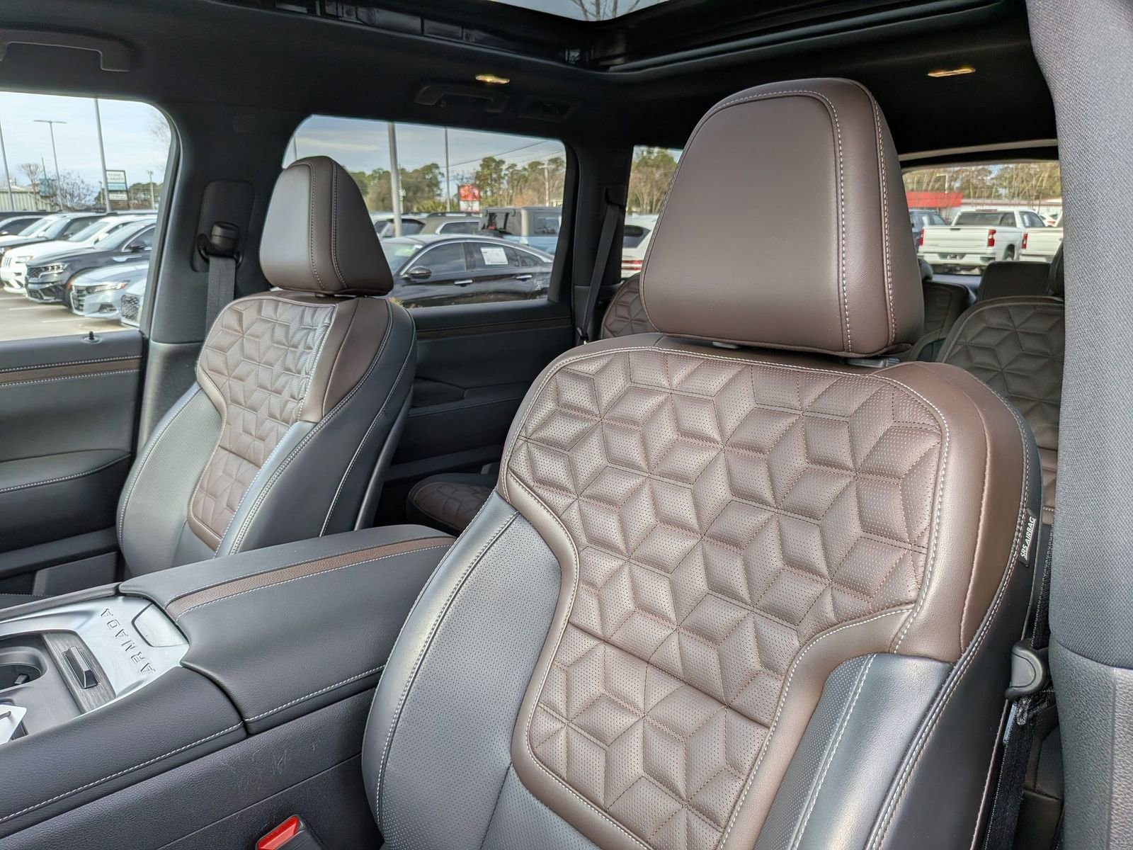 Used 2025 Nissan Armada Platinum Reserve image 15