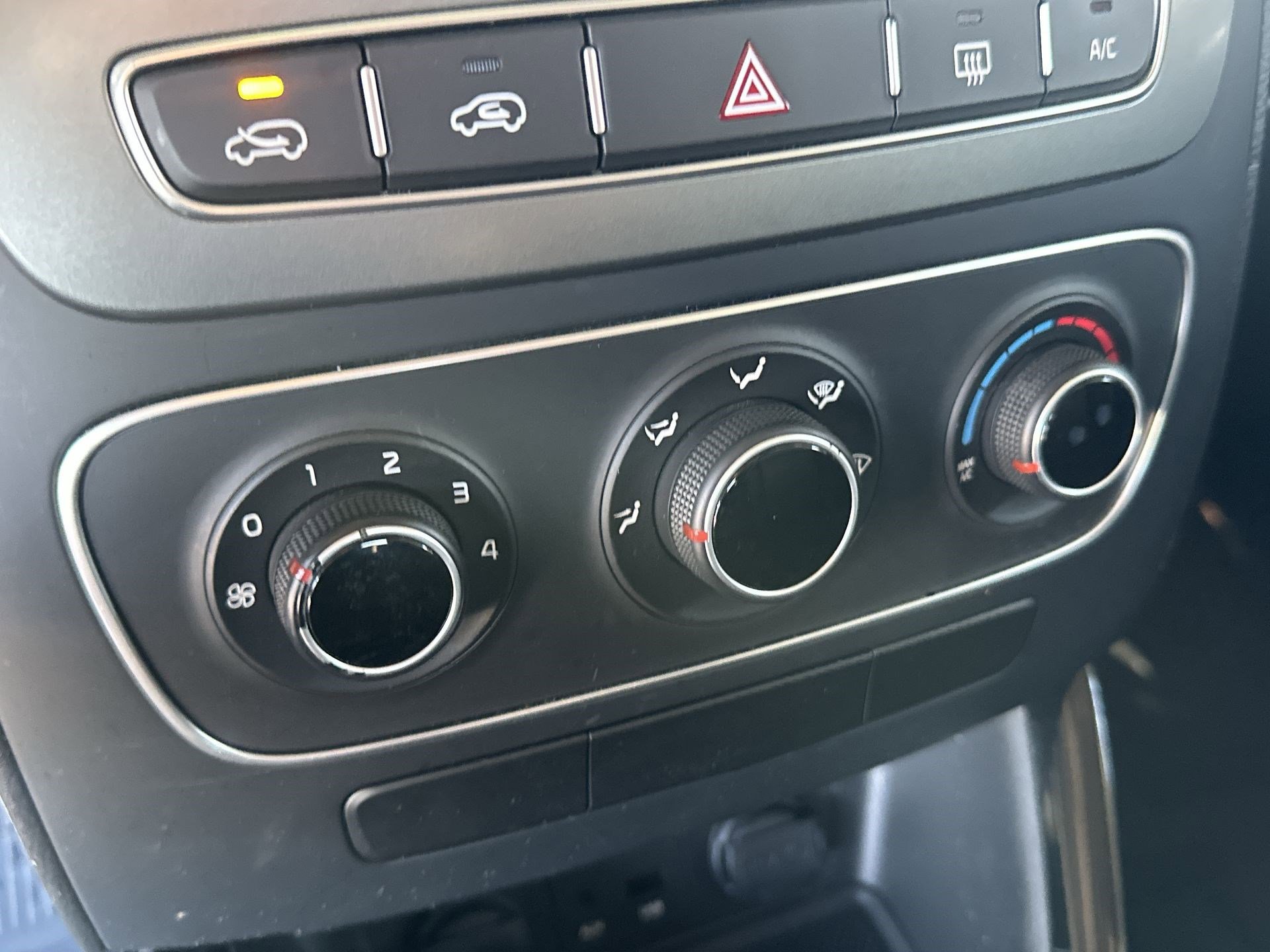 Used 2014 Kia Sorento LX image 17