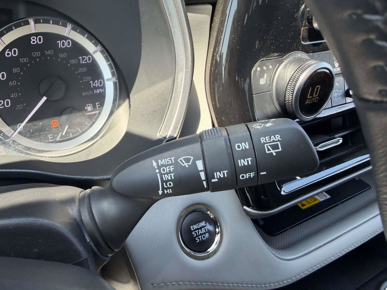 Used 2023 Toyota Highlander XLE AWD/4WD image 30
