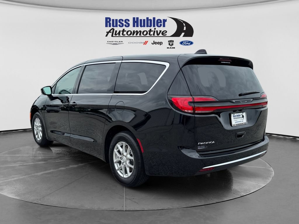 New 2027 Chrysler Pacifica Select FWD image 3
