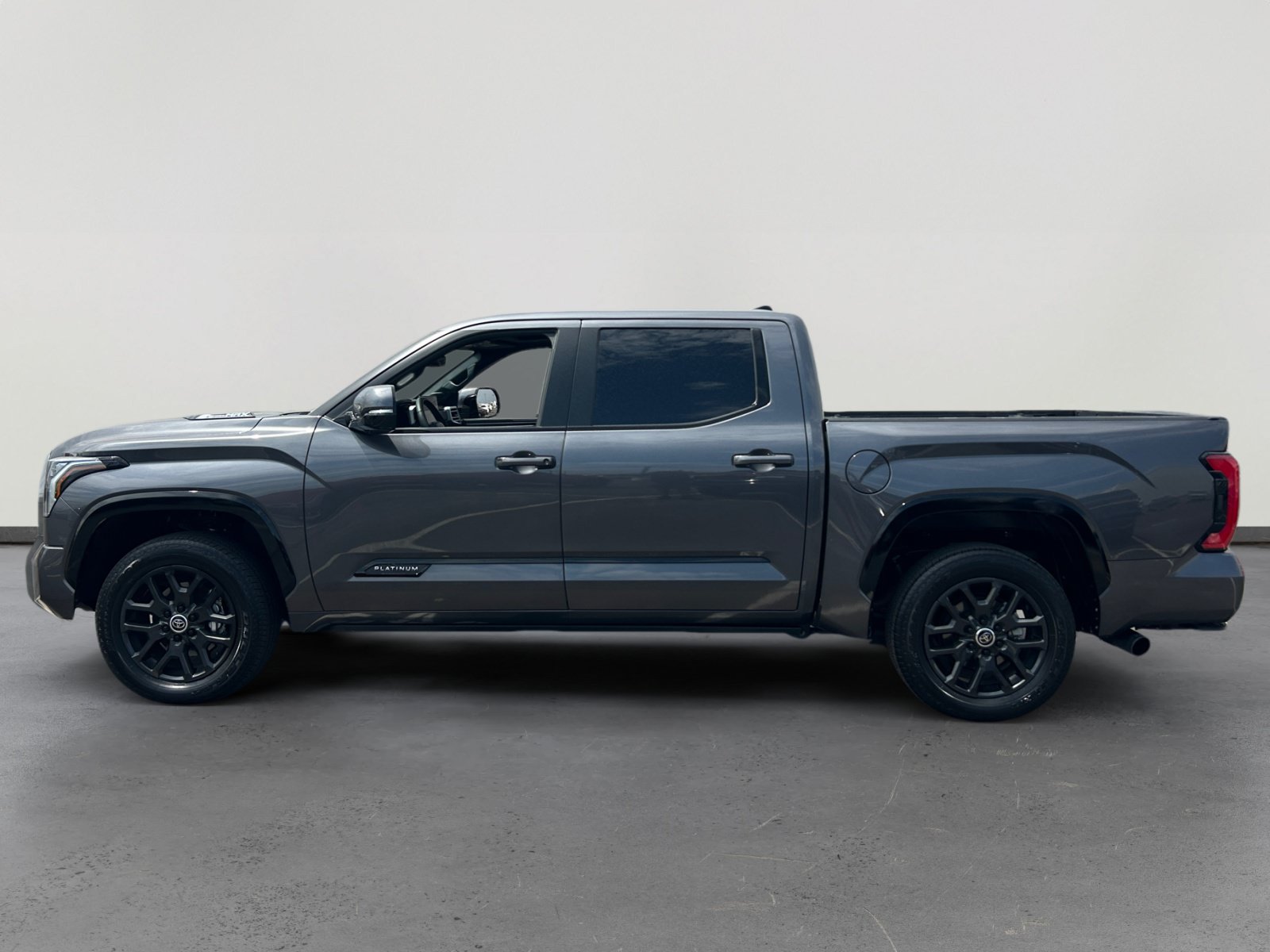 Used 2024 Toyota Tundra Platinum AWD/4WD image 2