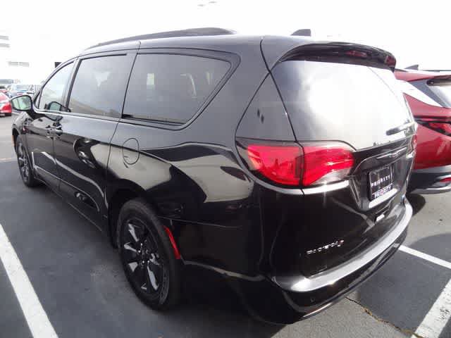 Used 2020 Chrysler Pacifica Limited w/ Quick Oder Package 2EV RED-S FWD image 5