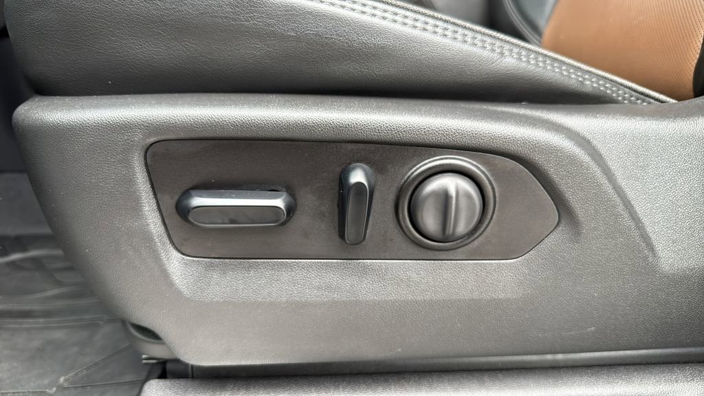 Used 2021 Chevrolet Silverado 1500 High Country w/ Technology Package image 7