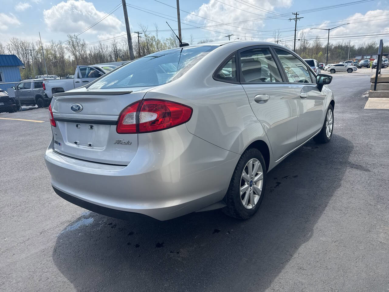 Used 2012 Ford Fiesta SE image 5