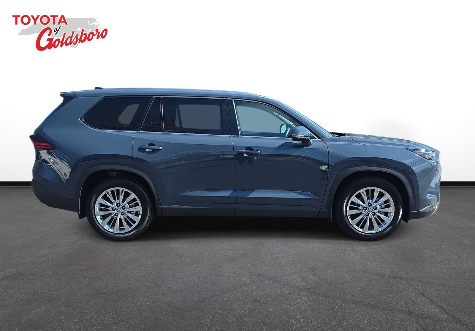 Used 2025 Toyota Grand Highlander AWD image 4