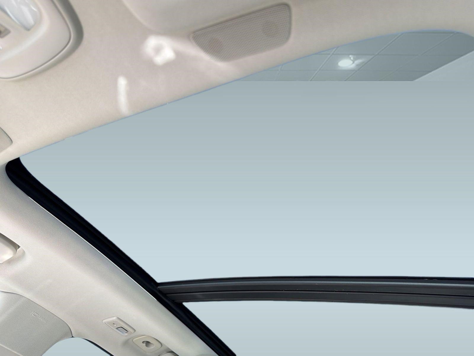 Certified 2023 Volvo XC90 B6 Ultimate w/ Protection Package Premier image 15