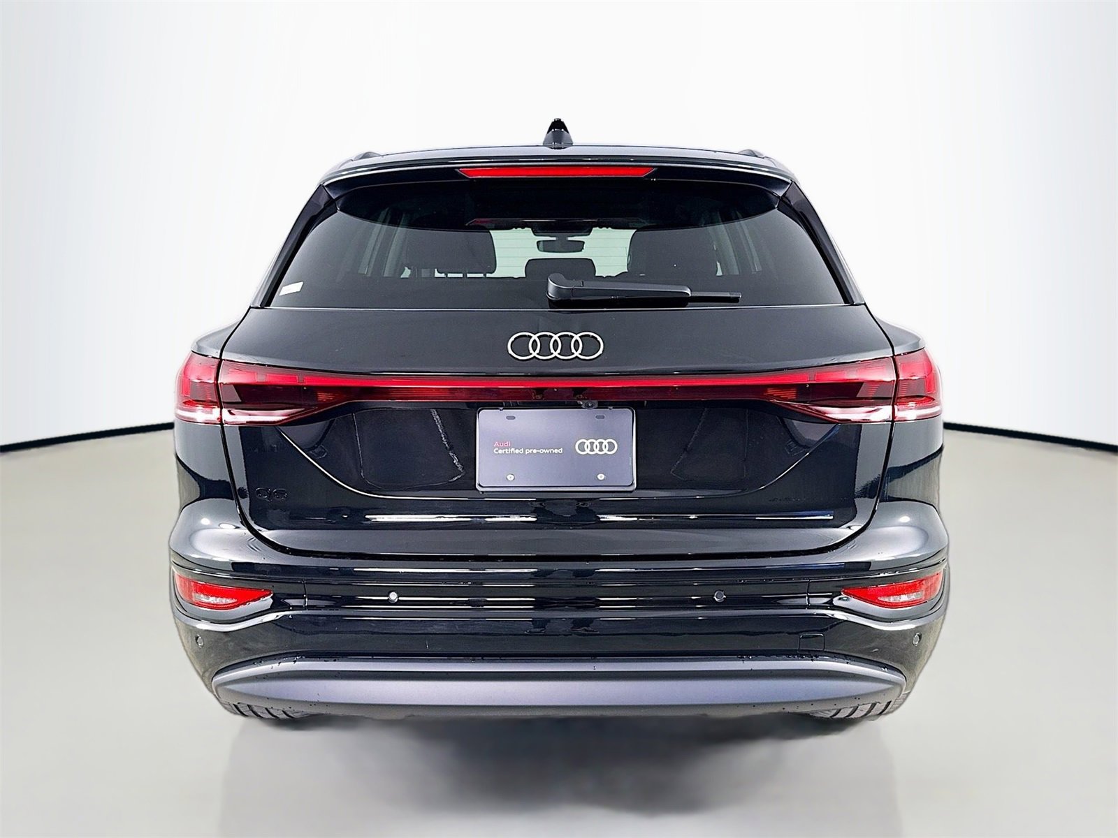 Certified 2025 Audi Q6 e-tron Premium w/ Convenience Package image 6