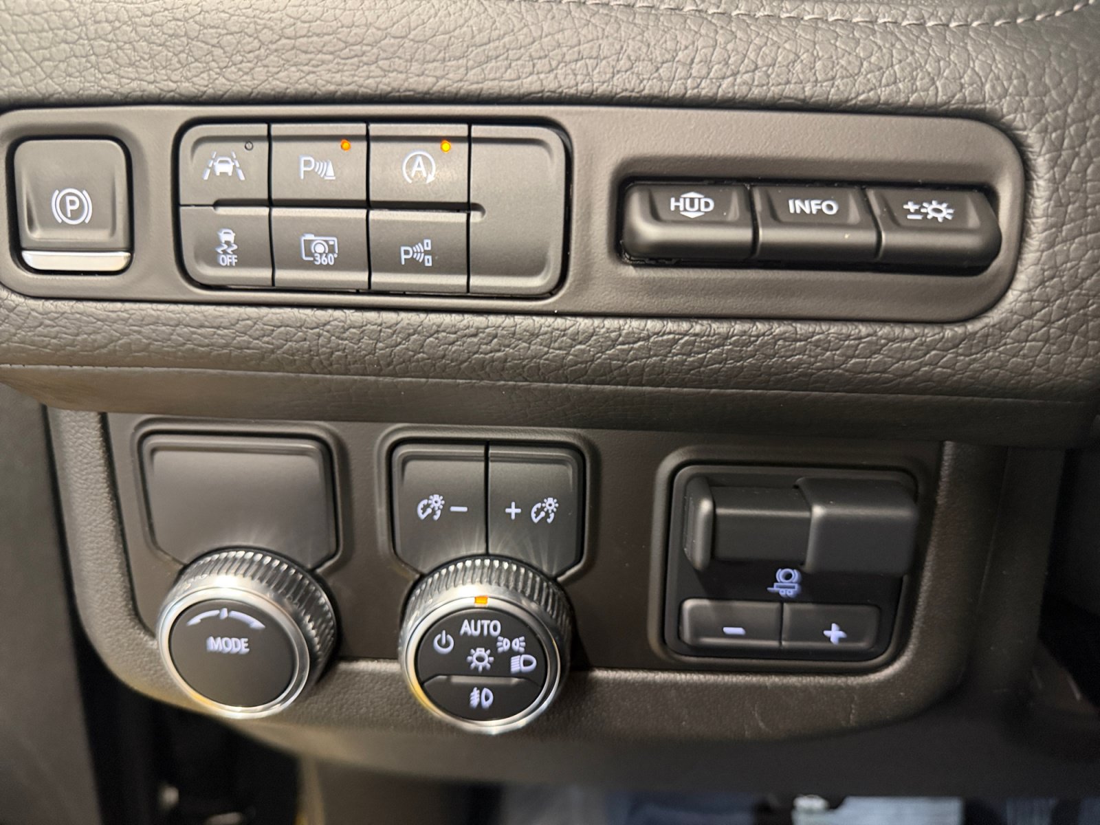 Used 2024 GMC Yukon XL Denali w/ Advanced Technology Package RWD image 45