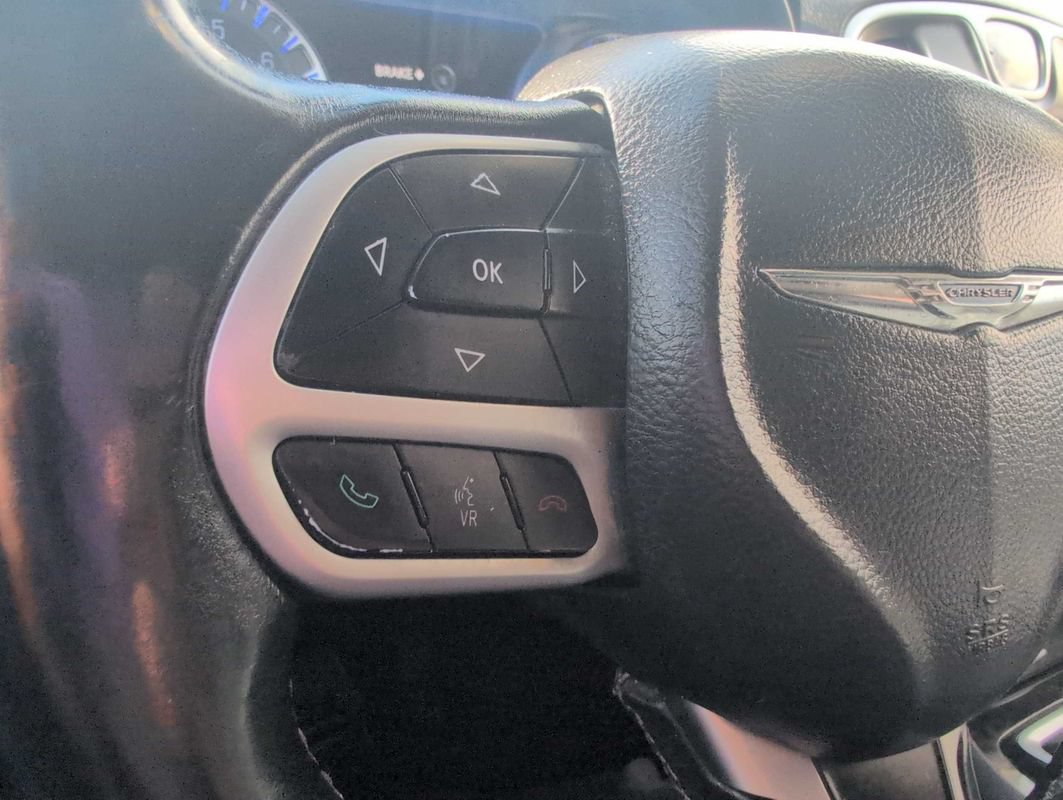 Used 2017 Chrysler 300 C RWD image 29