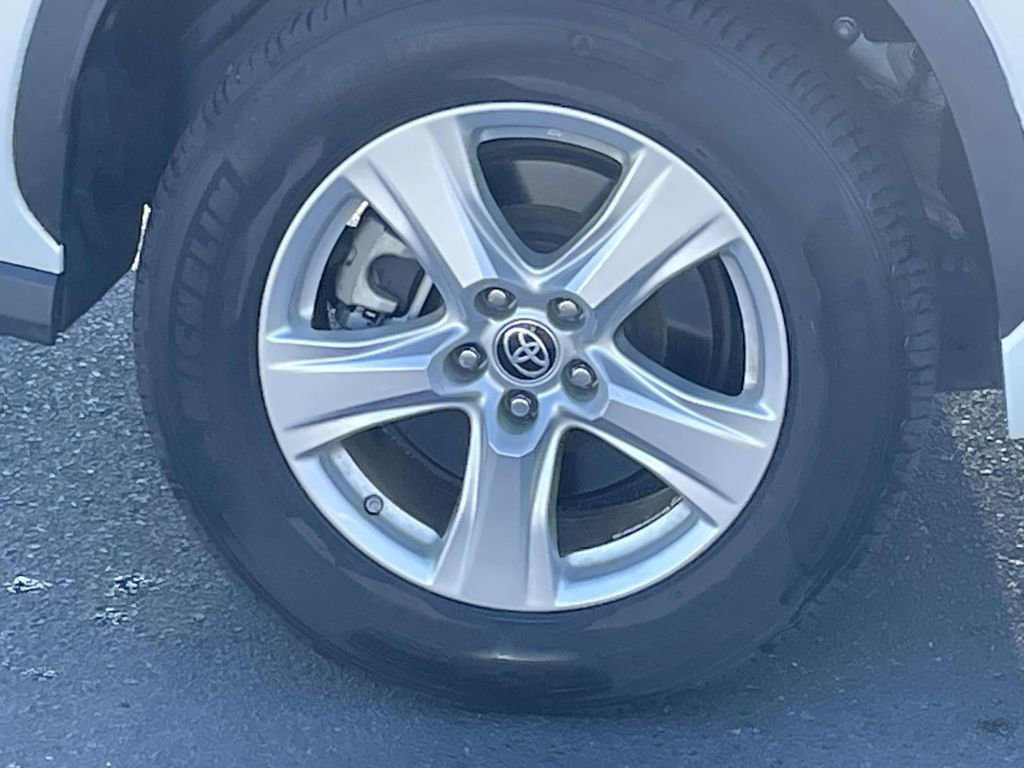 Used 2022 Toyota Highlander LE image 12