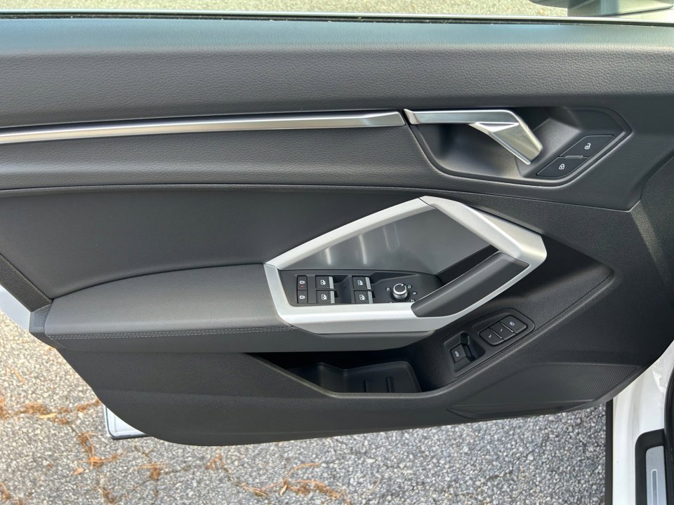 Certified 2025 Audi Q3 2.0T Premium w/ Convenience Package image 32