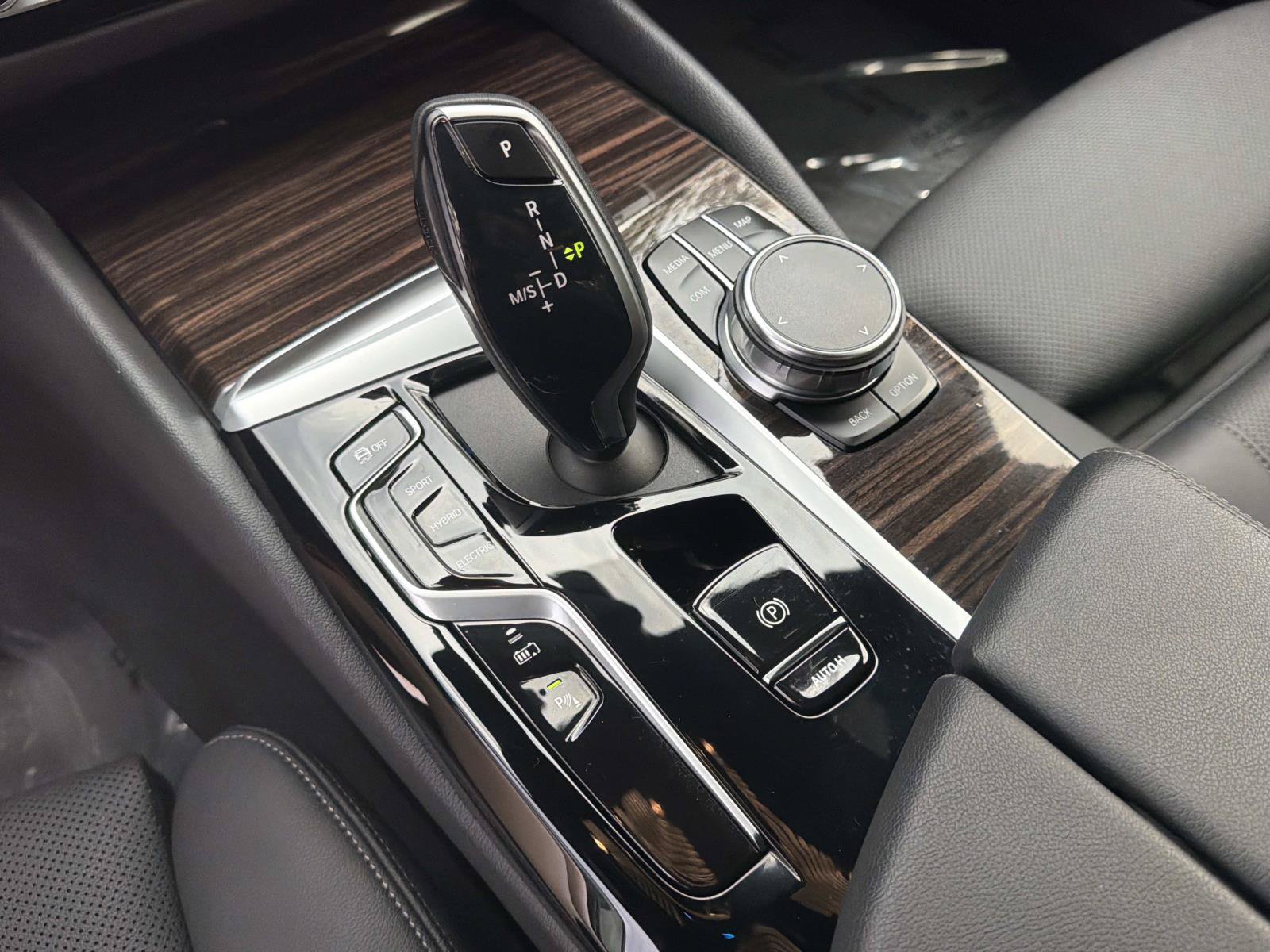 Used 2023 BMW 530e w/ Premium Package RWD image 23