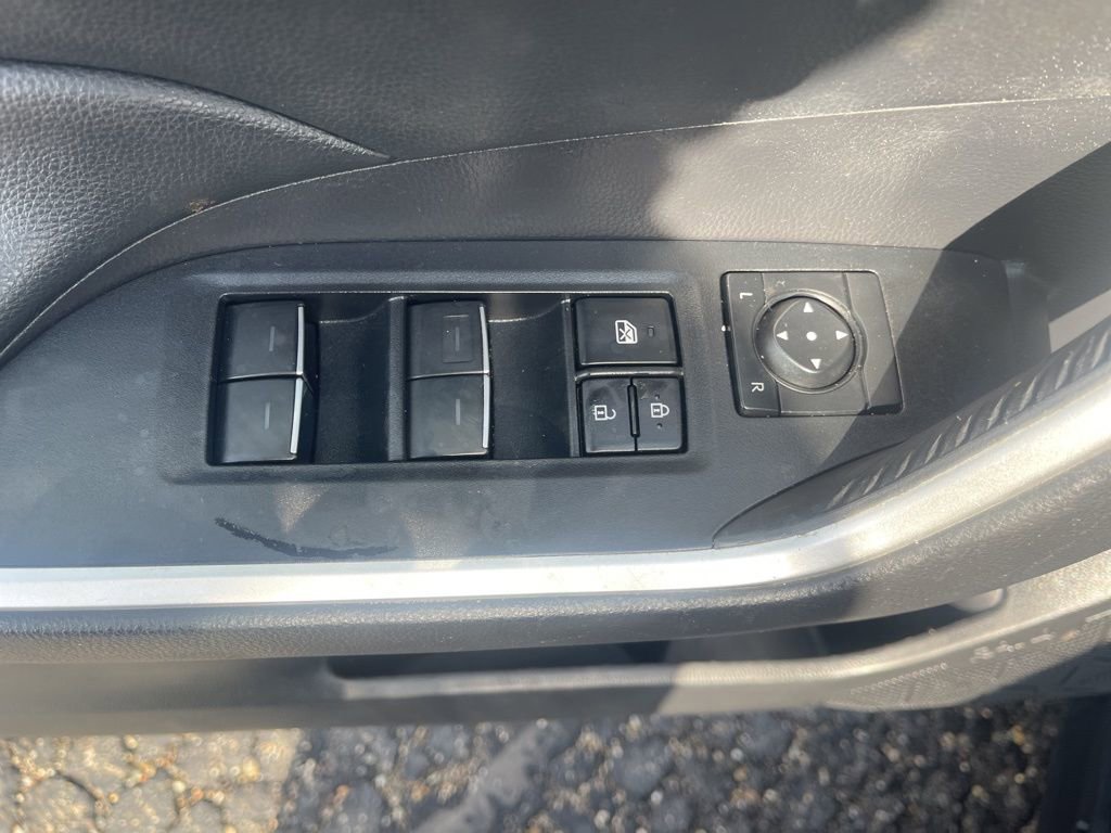 Used 2022 Toyota RAV4 XLE w/ Convenience Package image 18