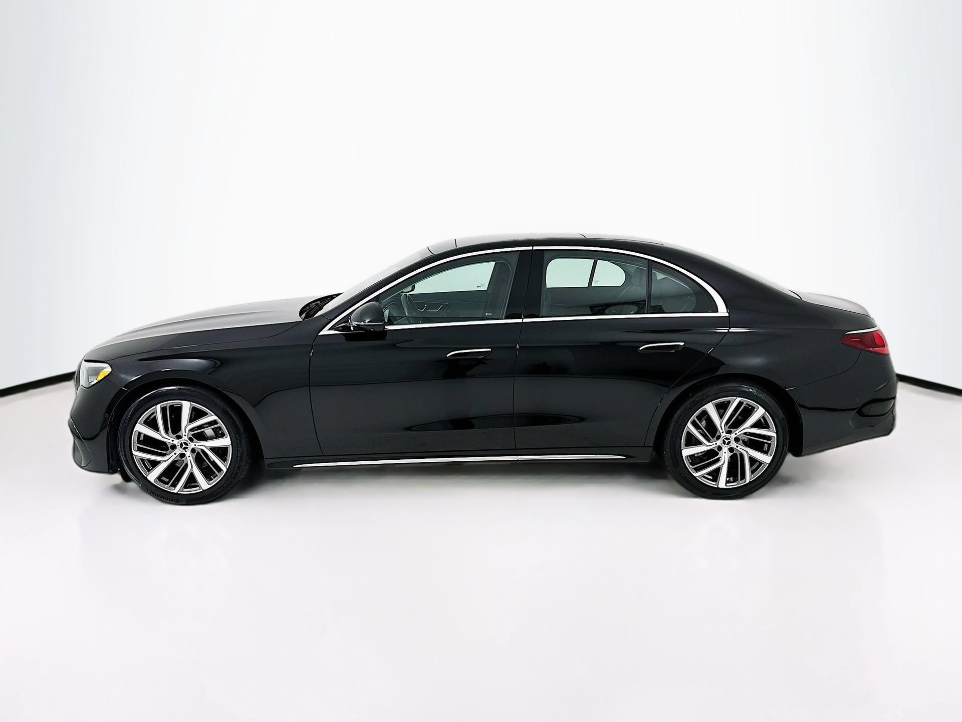 Certified 2025 Mercedes-Benz E 350 4MATIC Sedan image 5