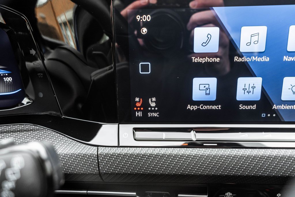 Used 2024 Volkswagen Golf R 2.0T image 10