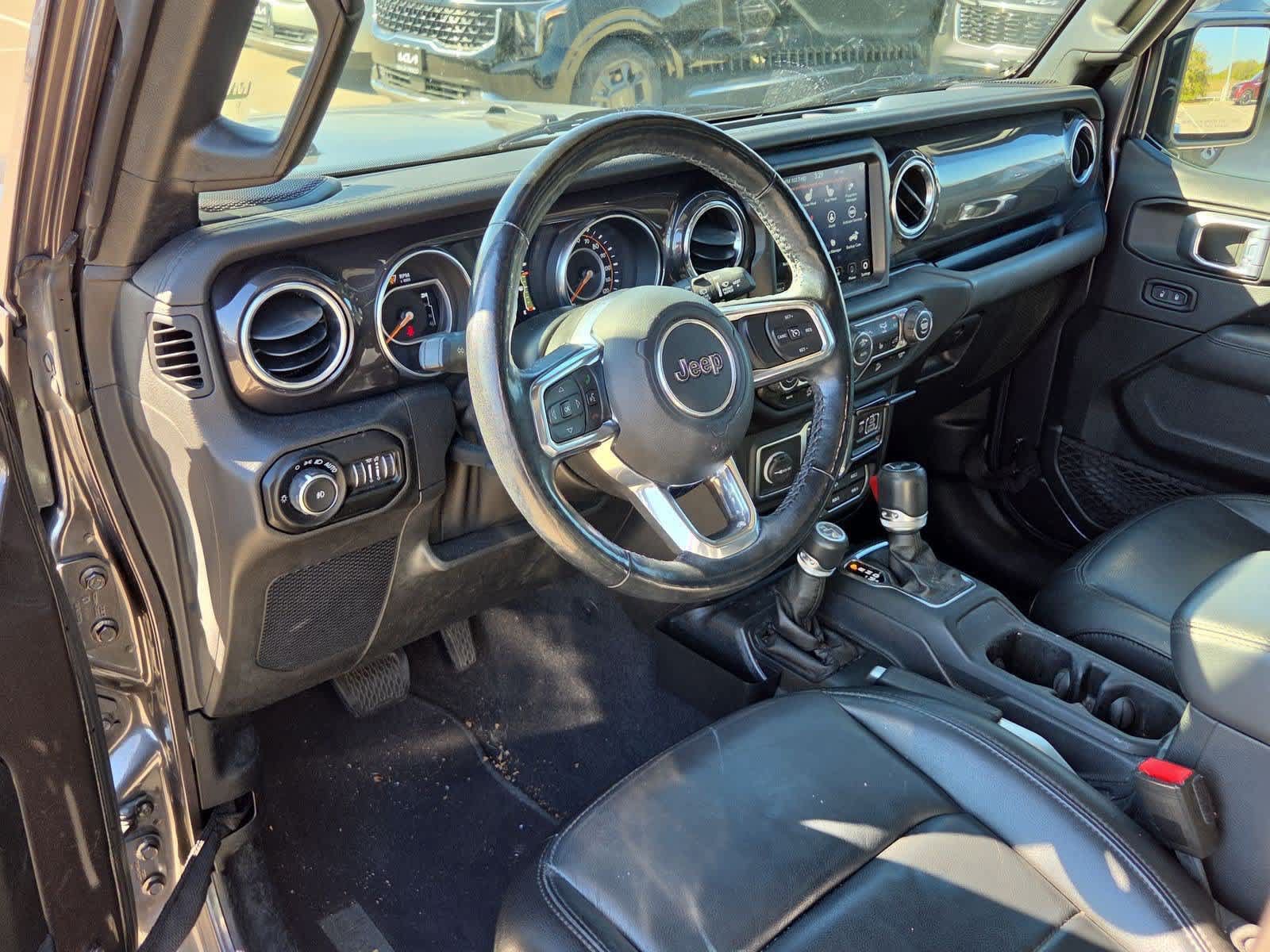 Used 2021 Jeep Wrangler Unlimited Sahara AWD/4WD image 2