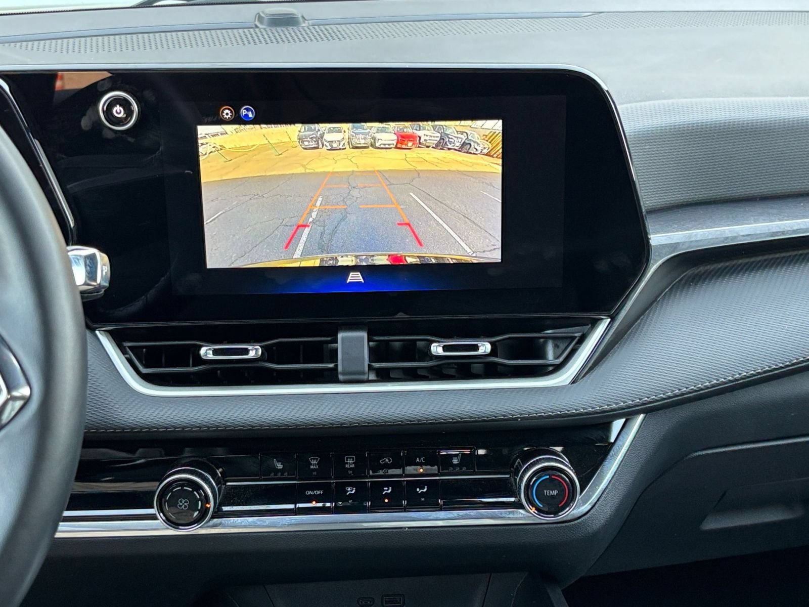Used 2025 Chevrolet Equinox LT FWD image 17