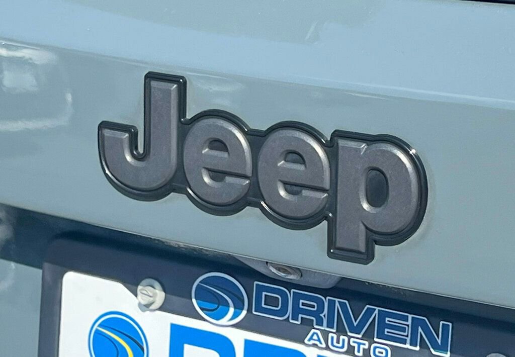 Used 2015 Jeep Renegade Trailhawk w/ Cold Weather Group image 26