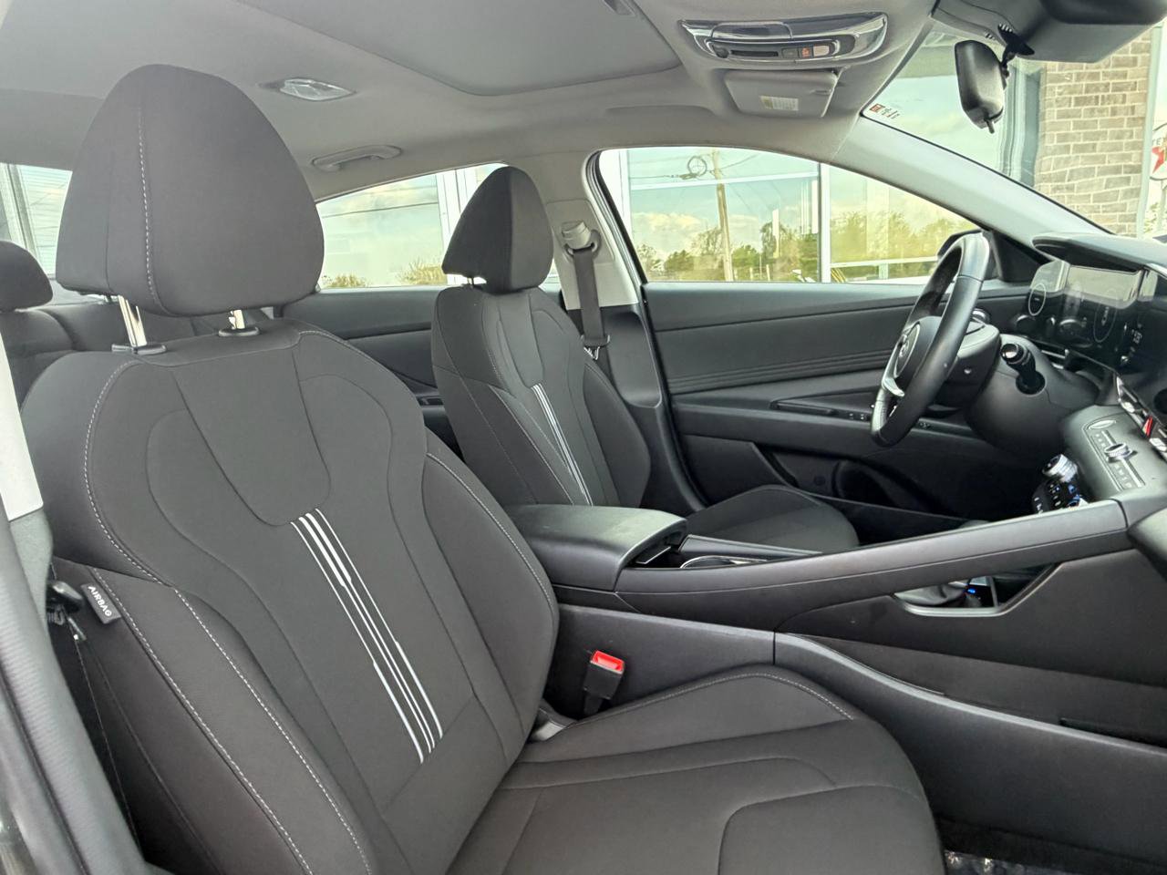 Used 2025 Hyundai Elantra SEL image 27