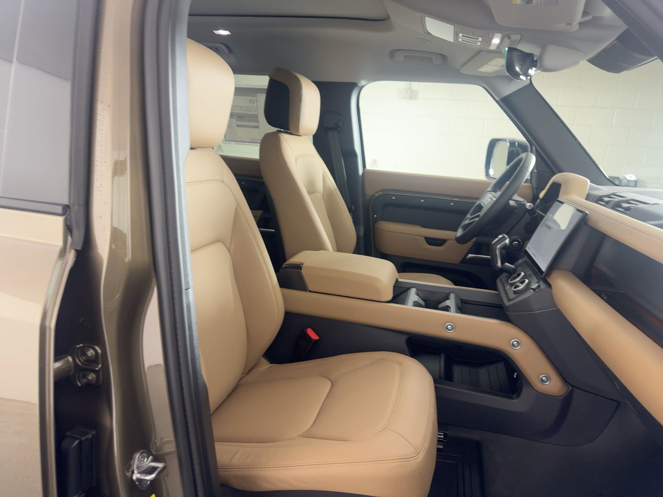 New 2026 Land Rover Defender 110 X-Dynamic SE image 29