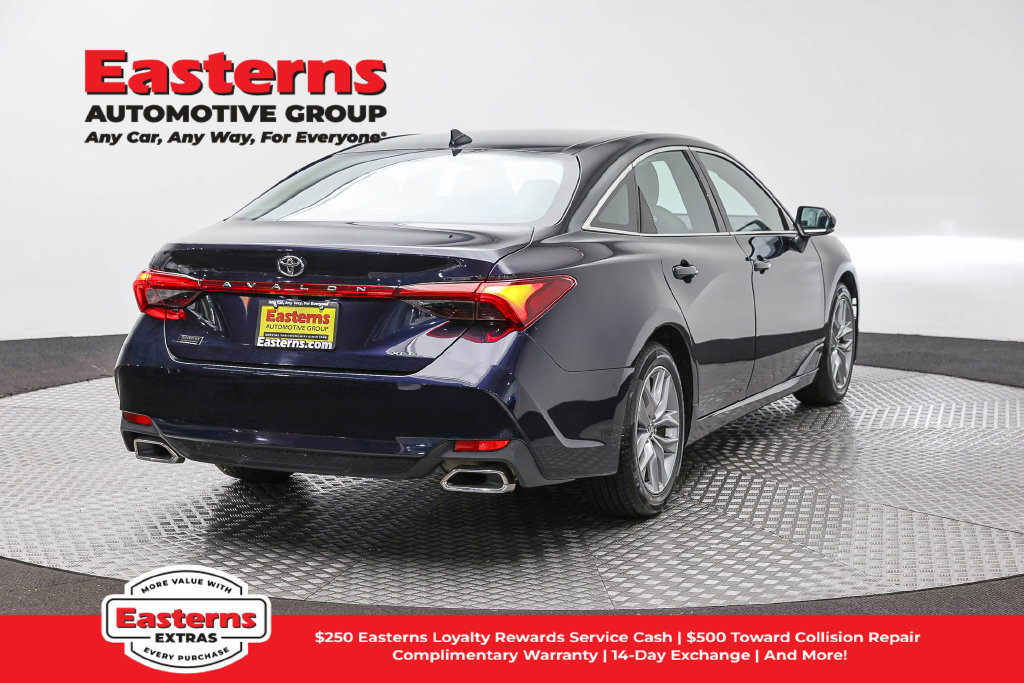 Used 2022 Toyota Avalon XLE w/ Moonroof Package FWD image 6