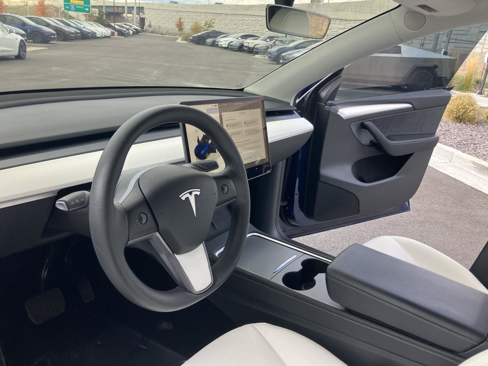 Used 2023 Tesla Model Y Long Range AWD/4WD image 12