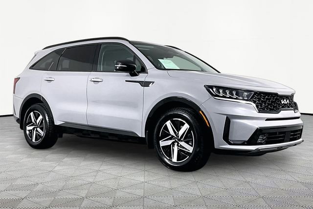 Certified 2022 Kia Sorento EX w/ Panoramic Sunroof Package FWD image 3