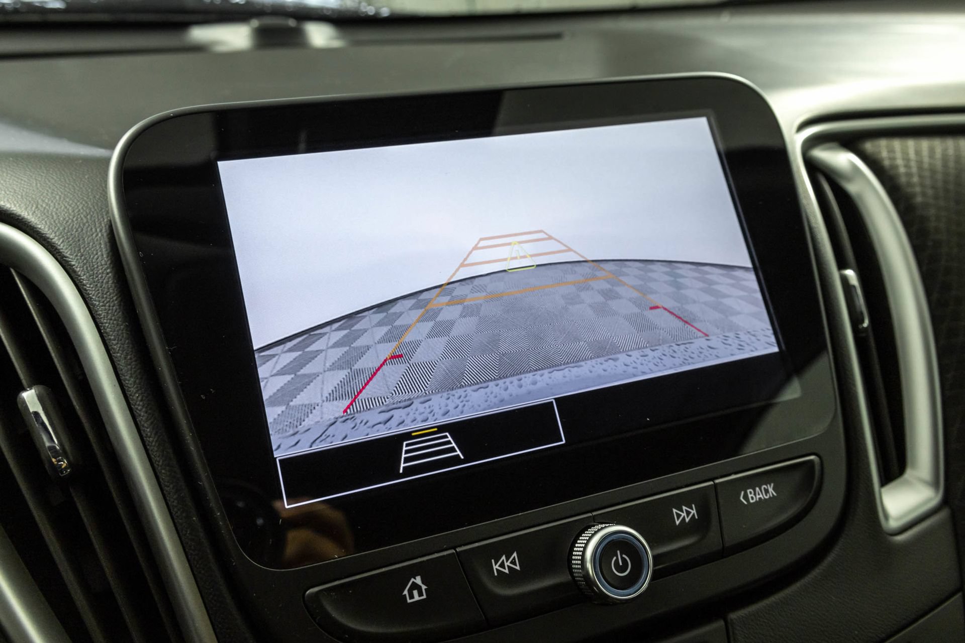 Used 2025 Chevrolet Malibu LT FWD image 9