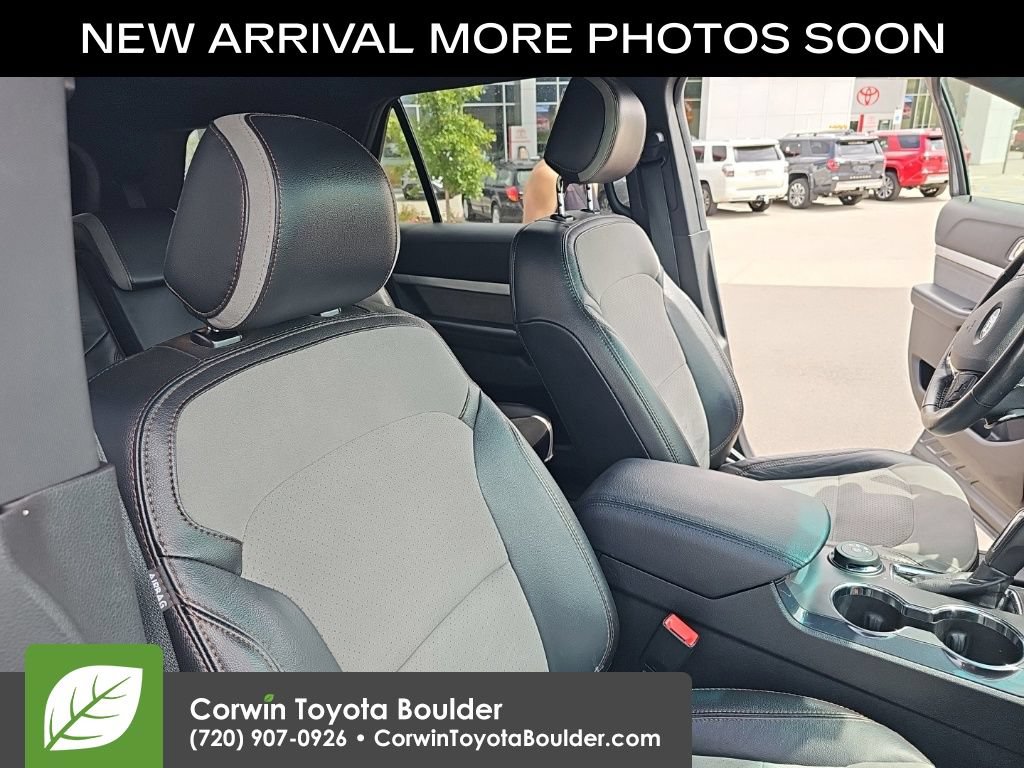 Used 2017 Ford Explorer XLT w/ Equipment Group 202A AWD/4WD image 10