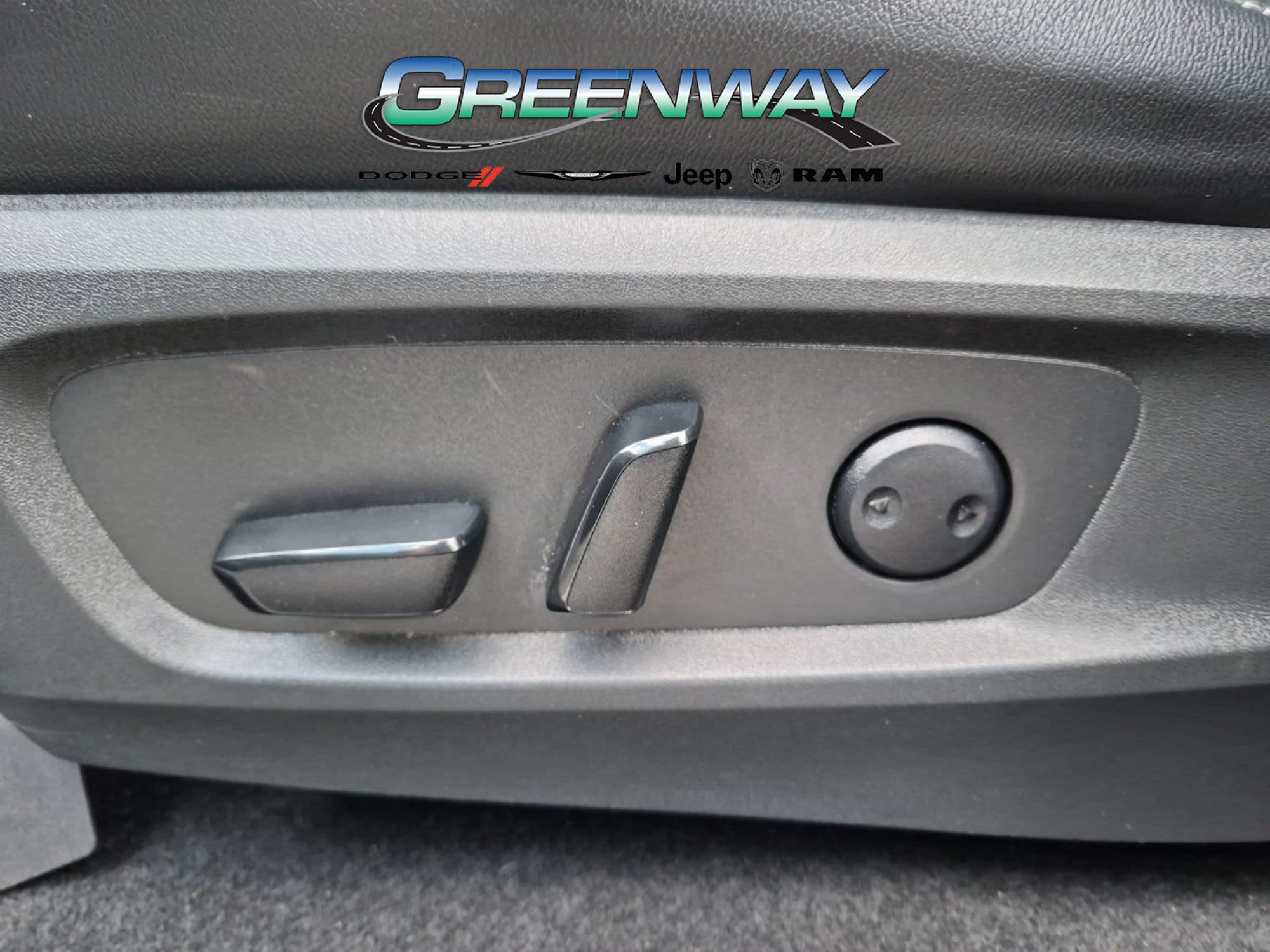 Used 2022 Nissan Pathfinder SL w/ SL Premium Package FWD image 16