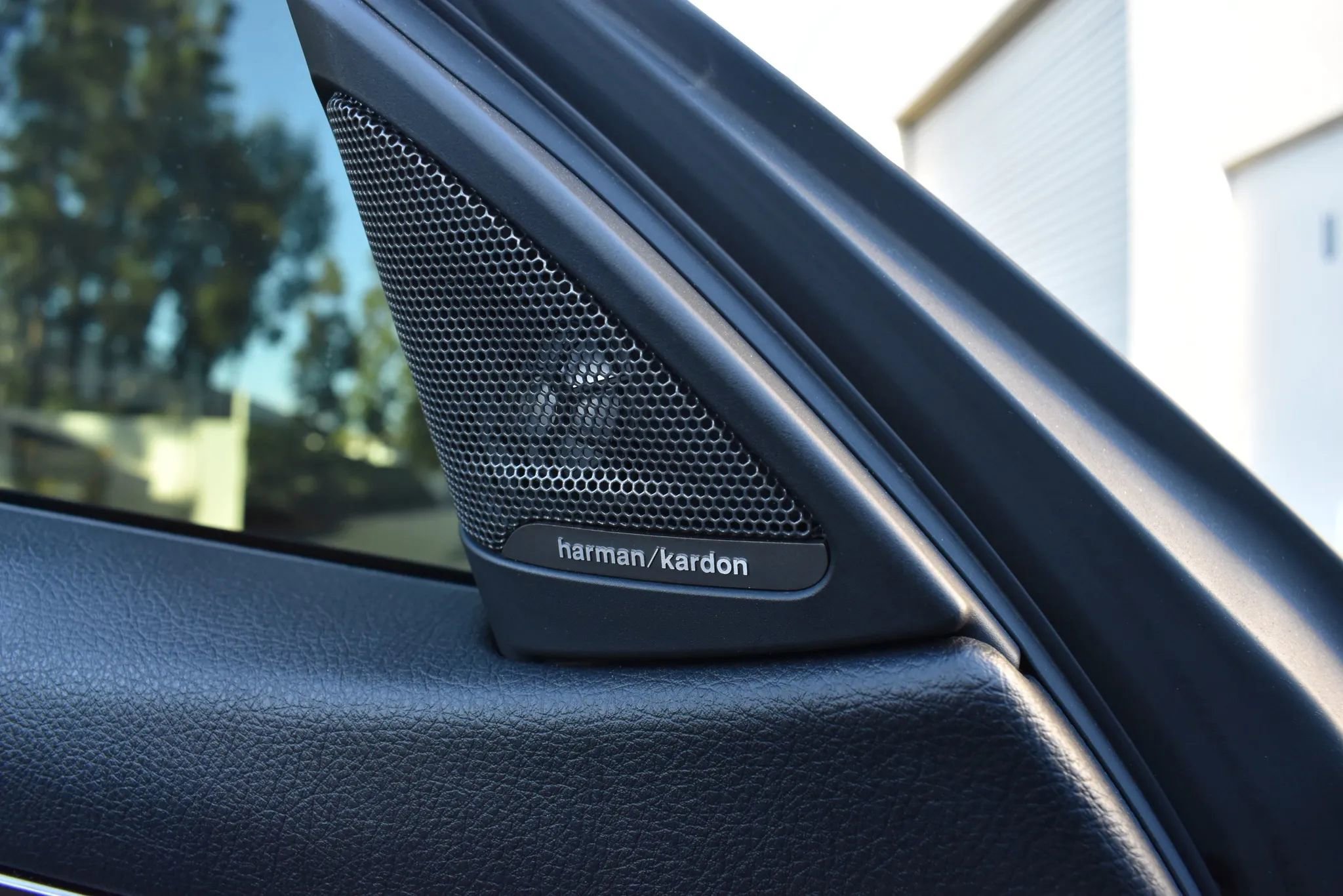 Used 2017 BMW M4 Coupe w/ Competition Package RWD image 7