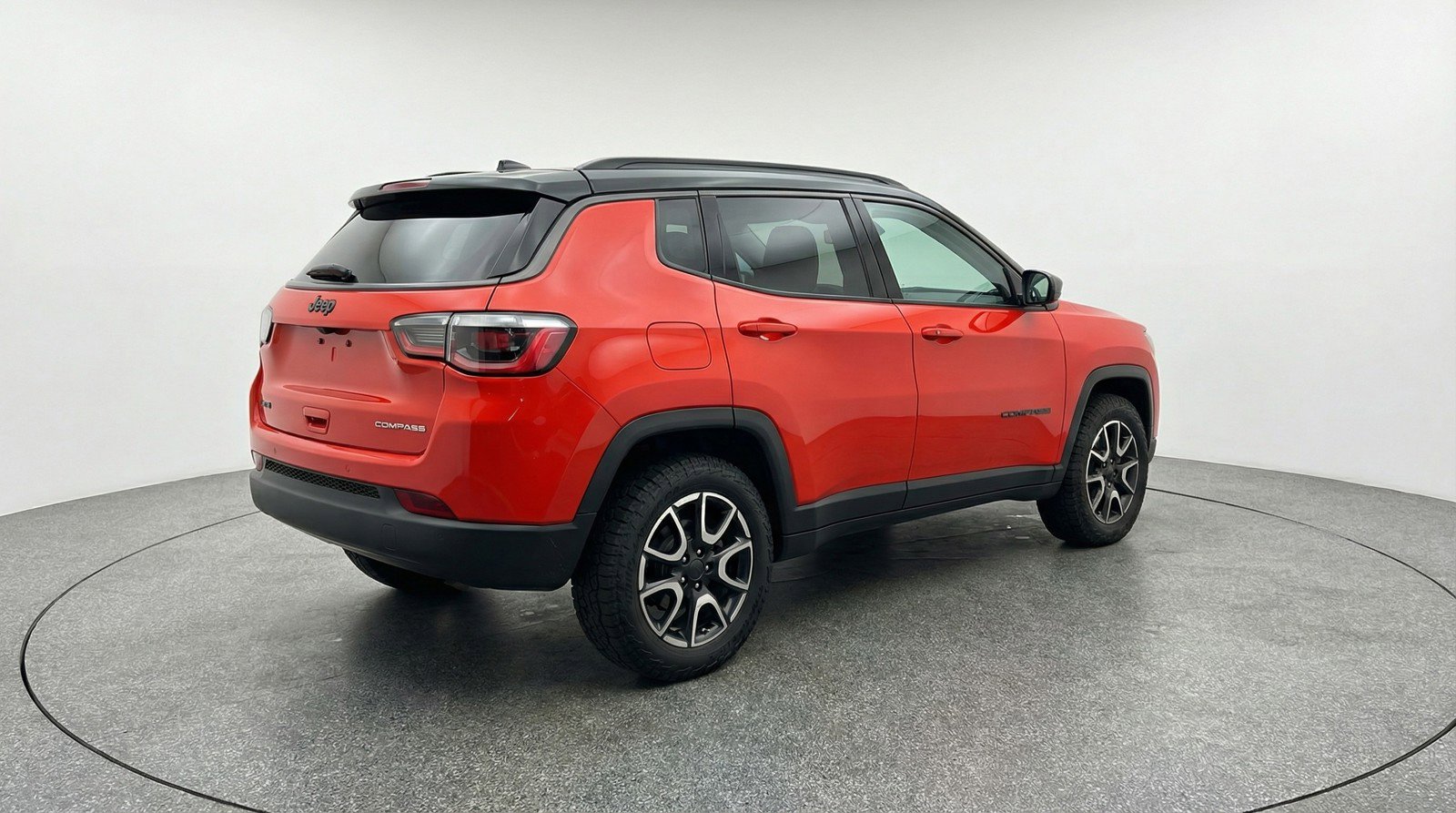 Used 2025 Jeep Compass Trailhawk image 9