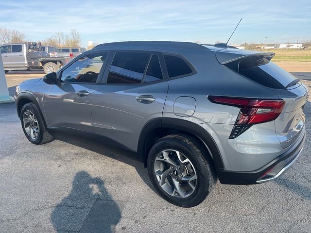 Used 2024 Chevrolet Trax LT w/ Driver Confidence Package image 6