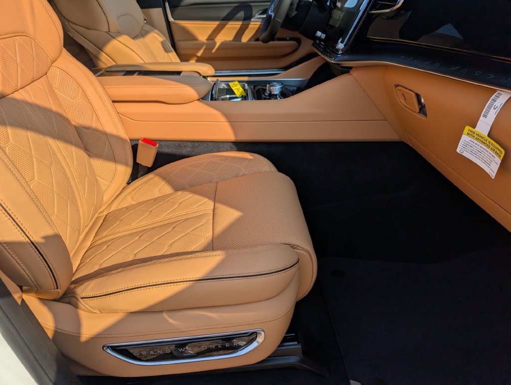 New 2026 Jeep Grand Wagoneer L Summit AWD/4WD image 32