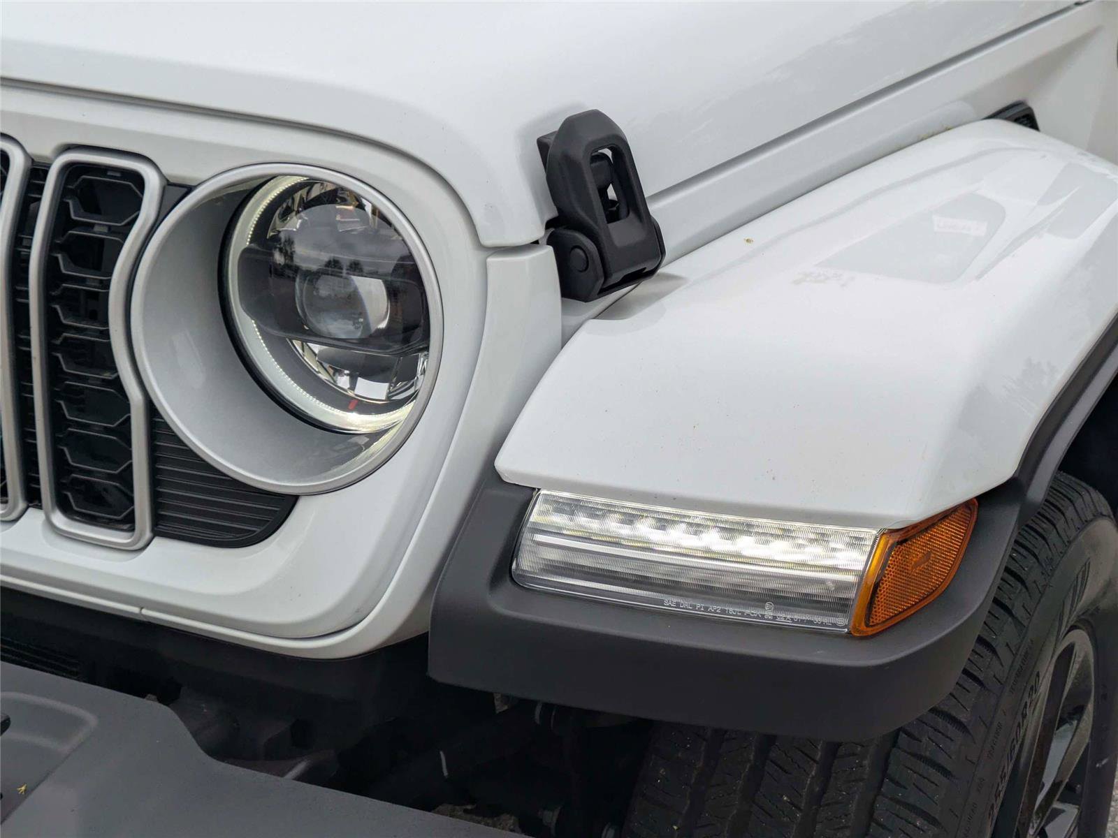 Used 2025 Jeep Wrangler Sahara w/ Safety Group AWD/4WD image 12