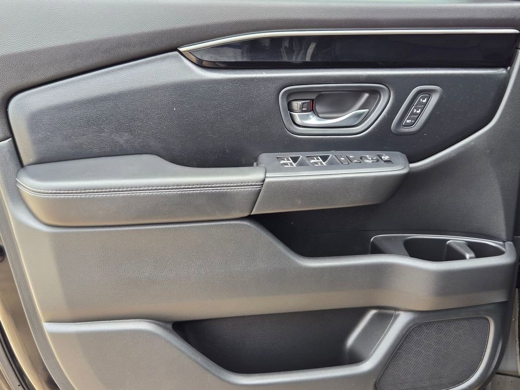 Used 2023 Honda Pilot Touring image 11