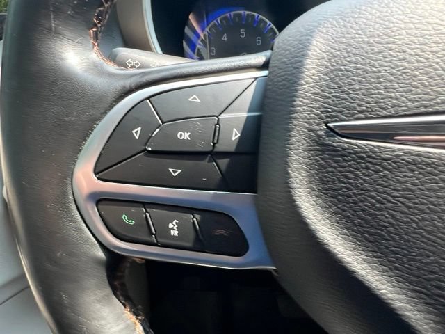 Used 2019 Chrysler Pacifica Touring-L FWD image 14